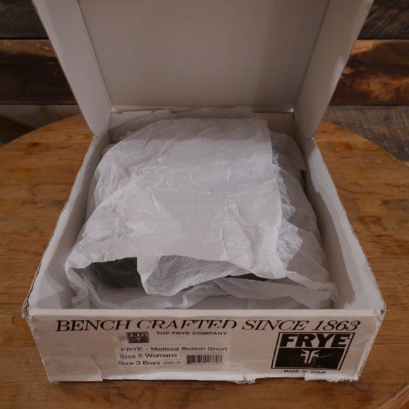 NWT Frye - Melissa Button Short - New - Picture 4 of 10